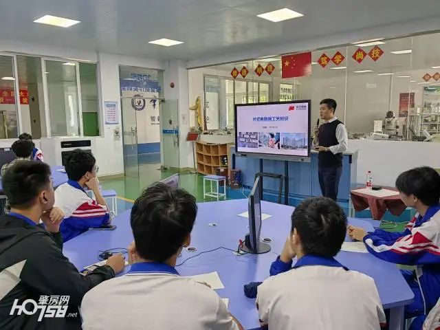 风华高科与肇庆市技师学院开展订单班合作,深度对接“产教融合”。受访单位供图 图片